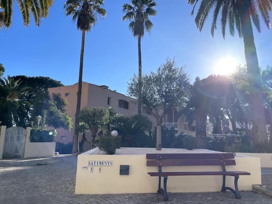 Appartement Vue Mer, 5Min A Pied De La Plage, Parking Prive Vallauris Dış mekan fotoğraf