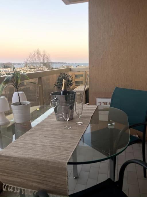 Appartement Vue Mer, 5Min A Pied De La Plage, Parking Prive Vallauris Dış mekan fotoğraf